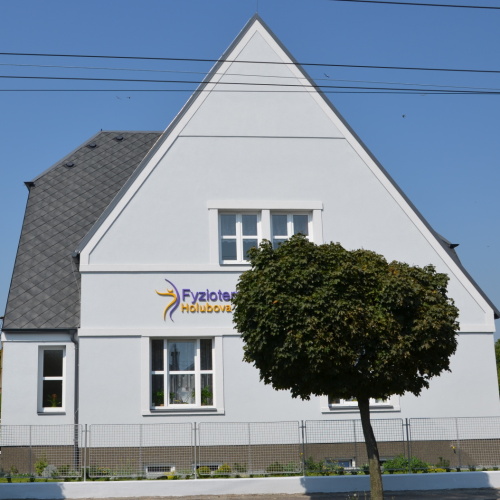 Fyzioterapie Holubova - pohled z ulice Sakařova